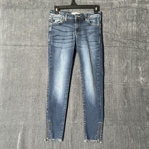 KanCan Women's Skinny Jeans Size 5 / 26 Medium Wash Frayed Hem Ankle Zip READ